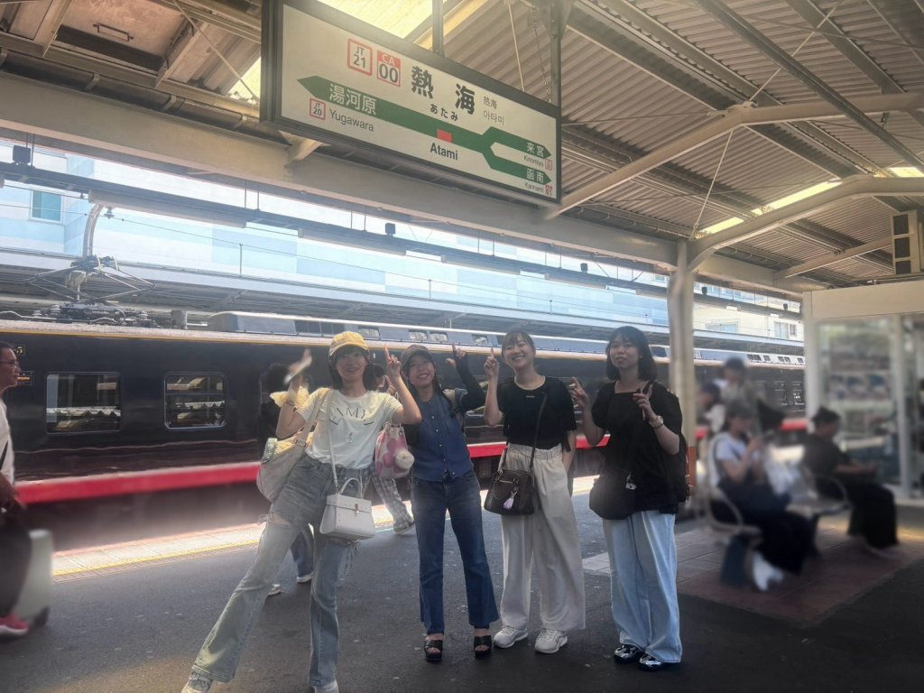 熱海駅にて