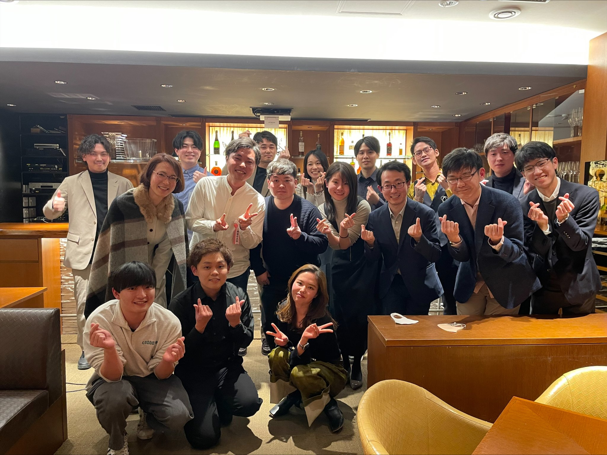 本学校友会 理窓会の会報「理窓 (2023年5月号)」の表紙に中研卒業生の写真が掲載されました。 │ 東京理科大学 中研究室